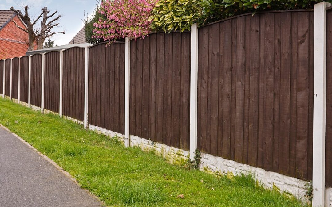 Enhancing Privacy and Security: A Guide to Types of Fencing Materials